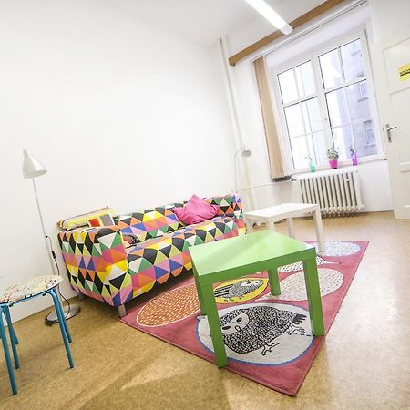 Dizzy Daisy Hostel Prag Exterior foto
