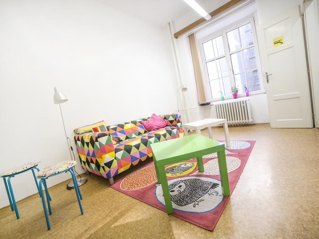 Dizzy Daisy Hostel Prag Exterior foto