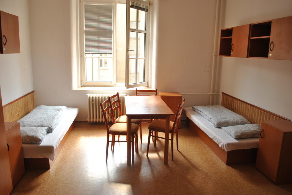 Dizzy Daisy Hostel Prag Zimmer foto